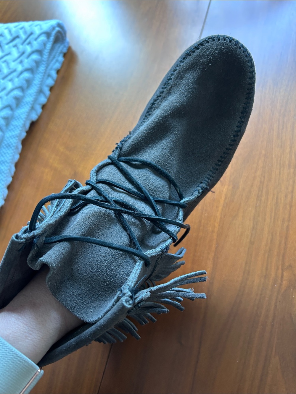 Minnetonka Fringe Suede Moccasin-Style Bootie Sz 11 - Picture 8 of 10